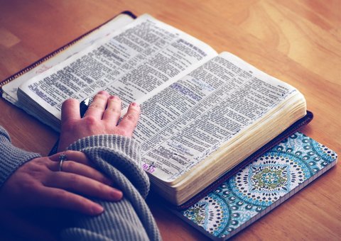 Bible study Pixabay 1209805 small